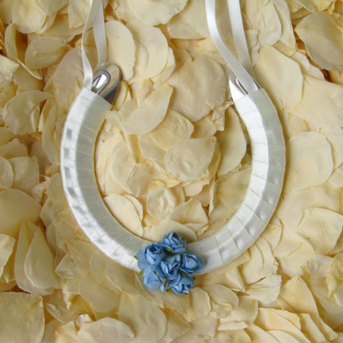 wedding horseshoe blue roses