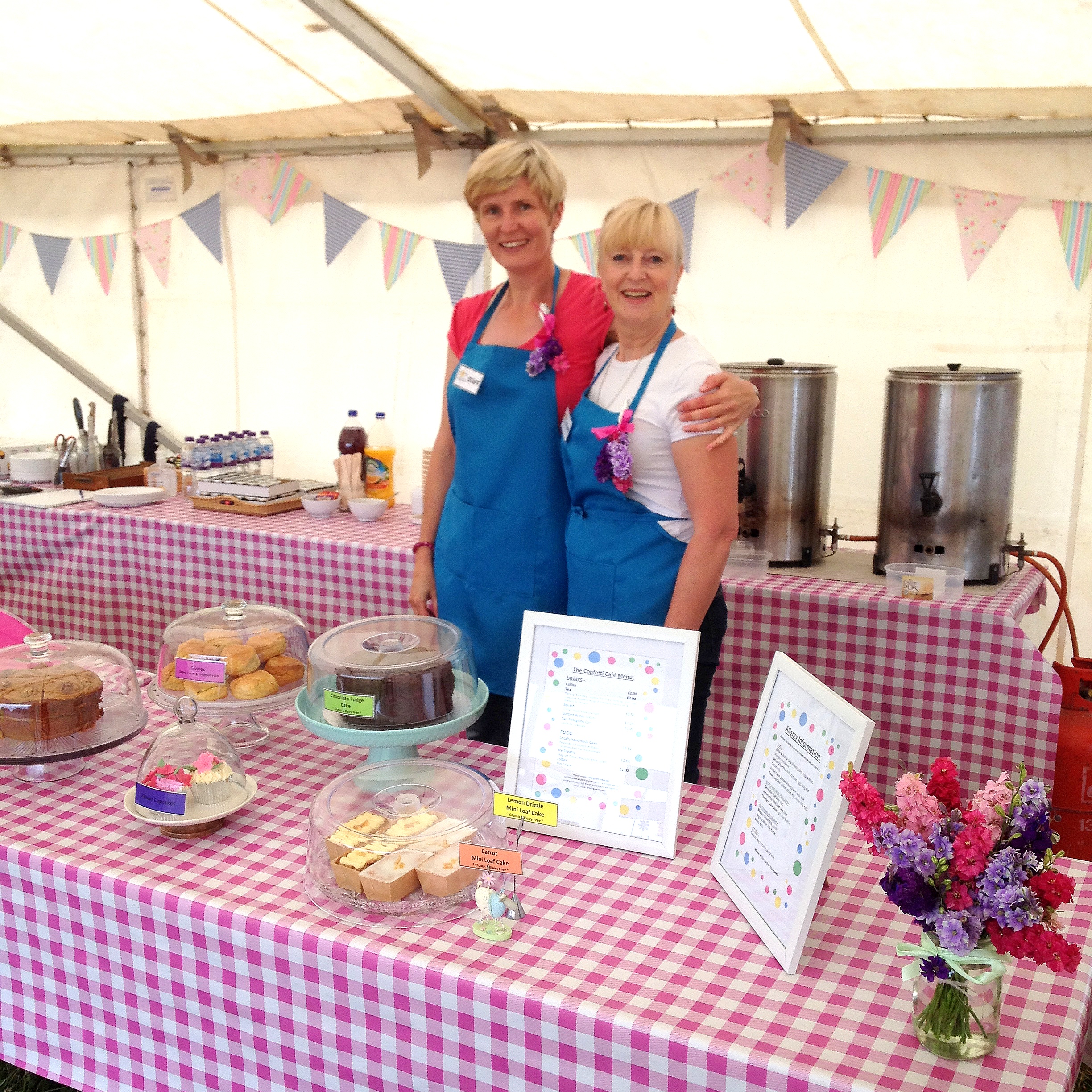 real flower petal confetti flower field wick pershore worcestershire 2017 union jack delphiniums flag flowers confetti cafe cake