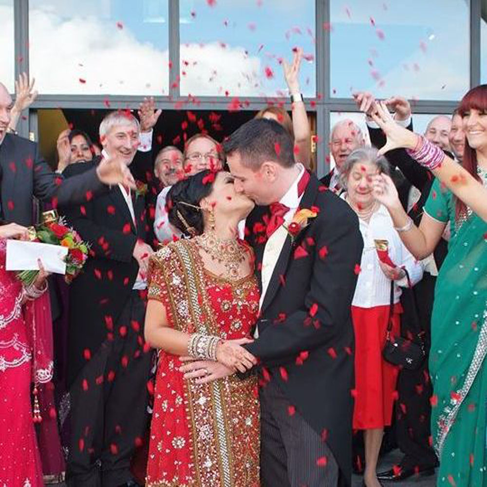 Rose Petals – a confetti kiss! Rose Petals - a confetti kiss!