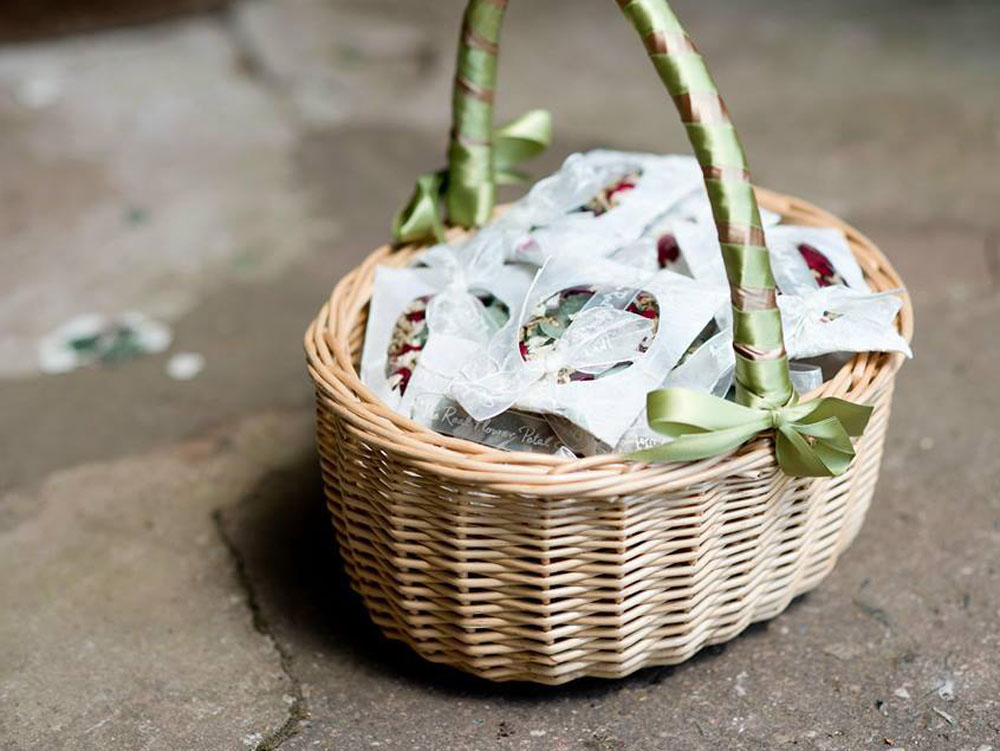 Confetti Moment a guide to organising your real flower petal confetti