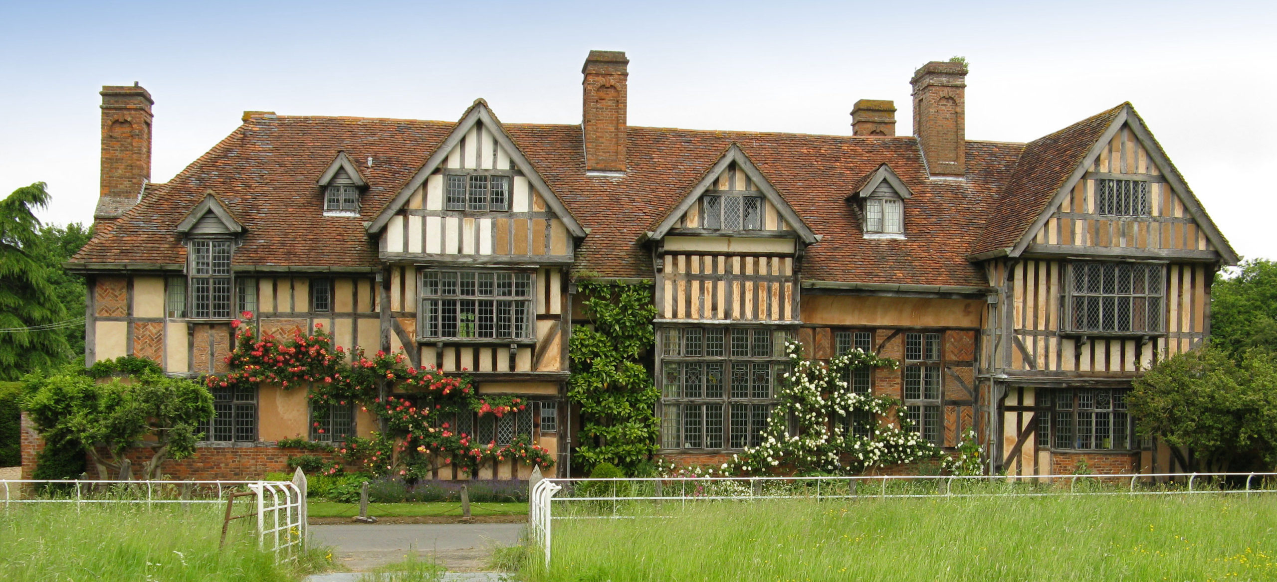 The Real Flower Petal Confetti Company (1) Wyke Manor