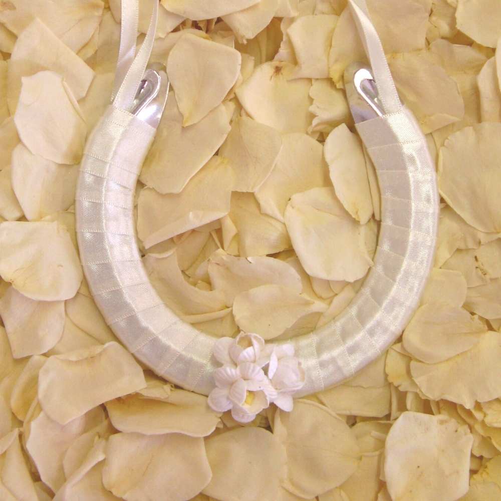 hadmade white wedding horseshoe